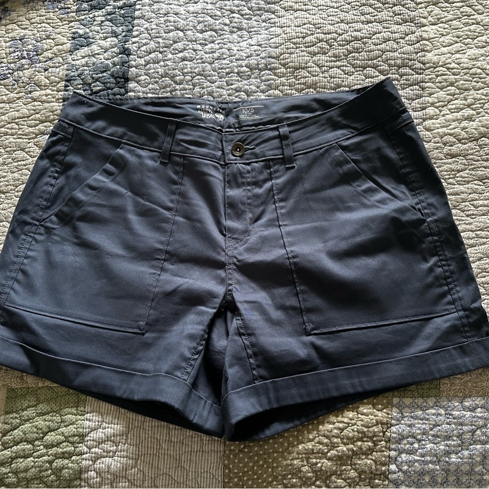 Mountain Hardwear Dark Blue Women's Shorts - Size 10